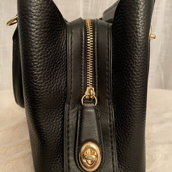 Coach Brooklyn Carryall 28 - Picture 3 of 16